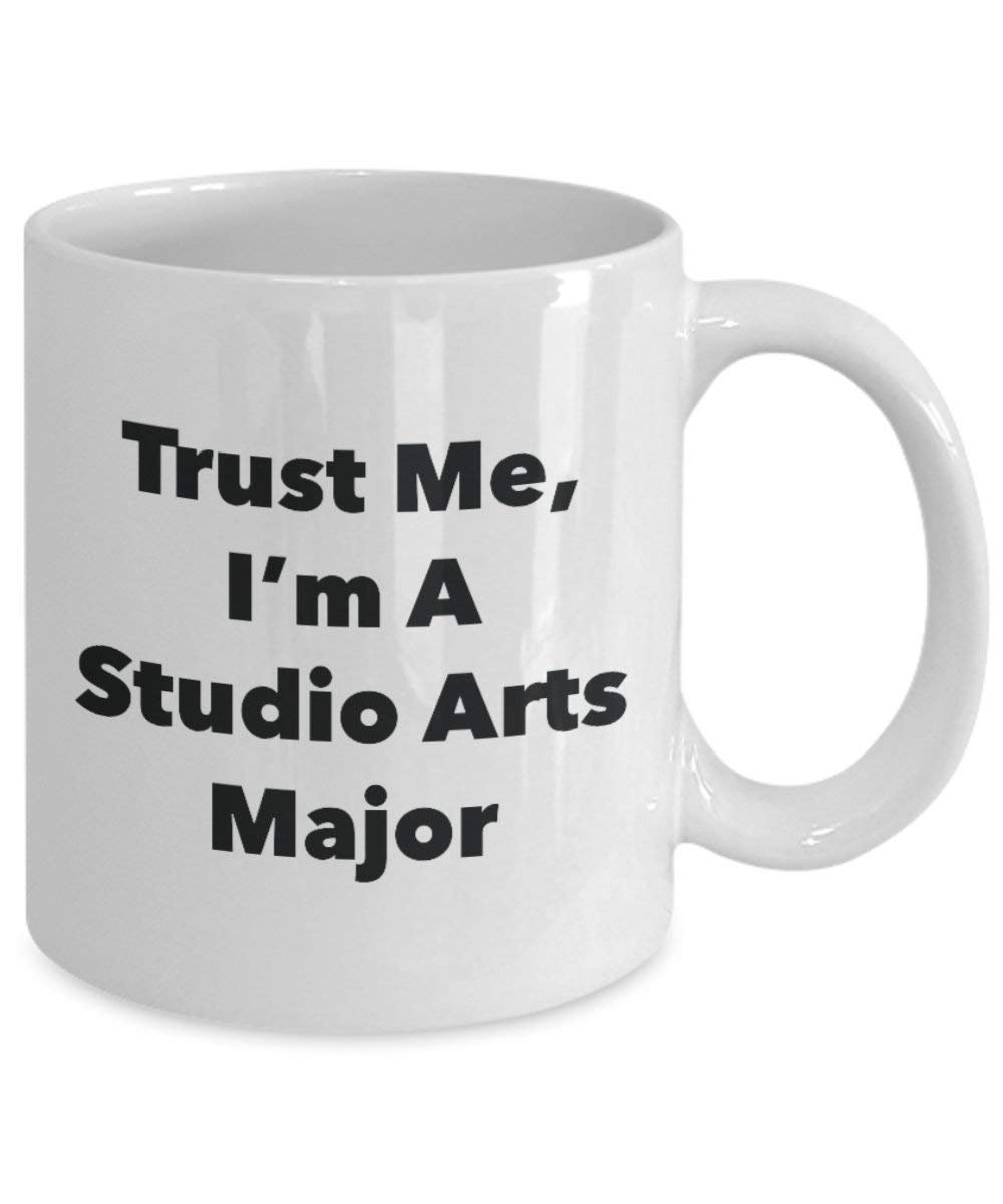 Trust Me, I 'm A Studio Arts Major Becher – Lustige Kaffee Tasse – Cute Graduation Gag Geschenke Ideen für Freunde und Klassenkameraden