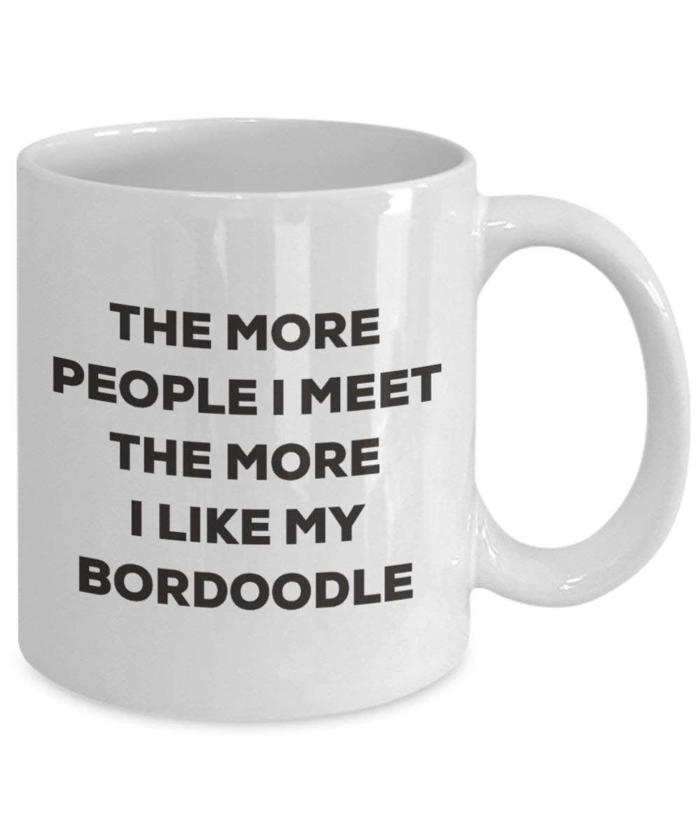The More People I Meet the More I Like My bordoodle Tasse – Funny Coffee Cup – Weihnachten Hund Lover niedlichen Gag Geschenke Idee