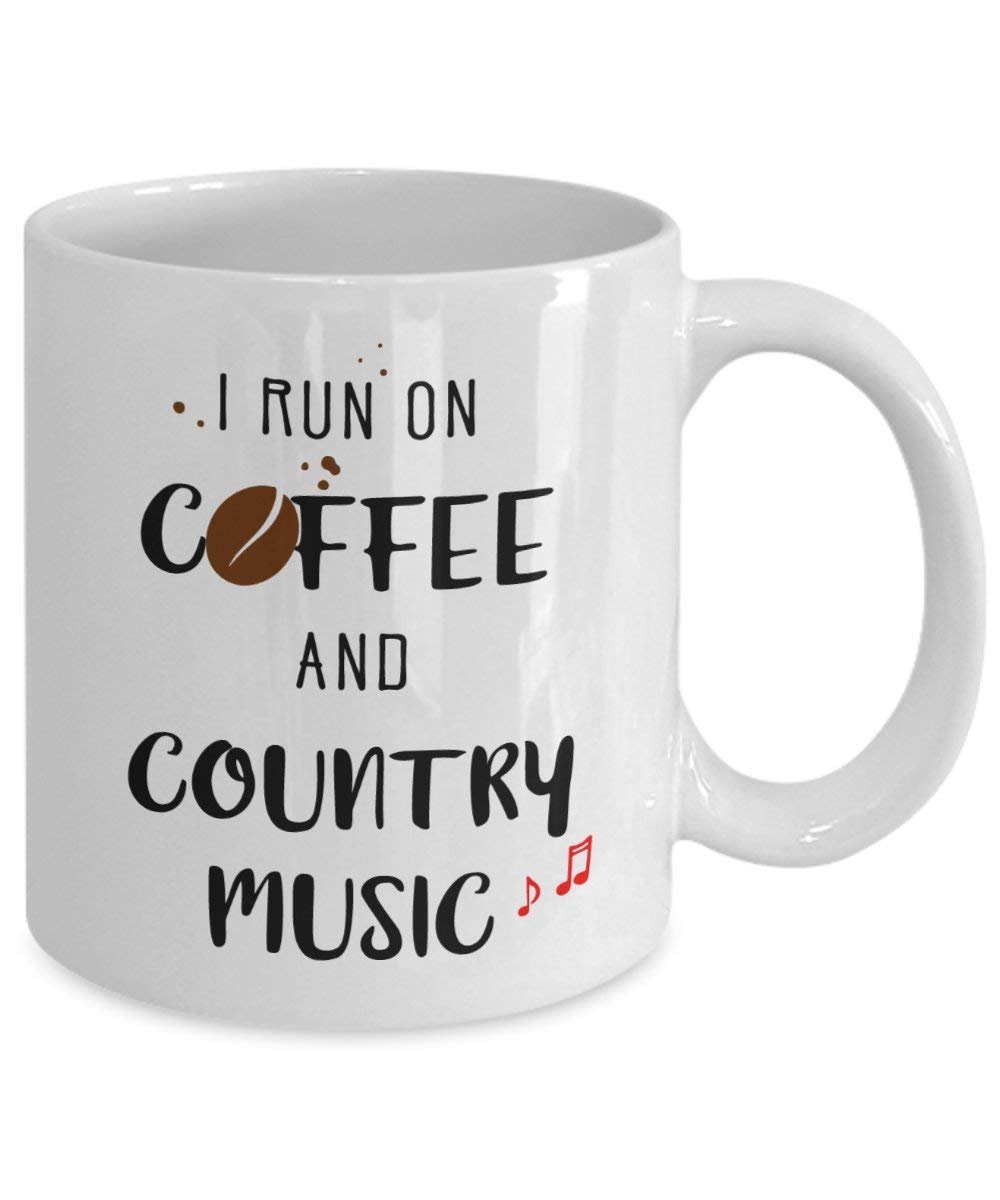 Läuft auf Kaffee und Country Music Tasse – Funny Tee Hot Cocoa Kaffeetasse – Neuheit Geburtstag Weihnachten Jahrestag Gag Geschenke Idee