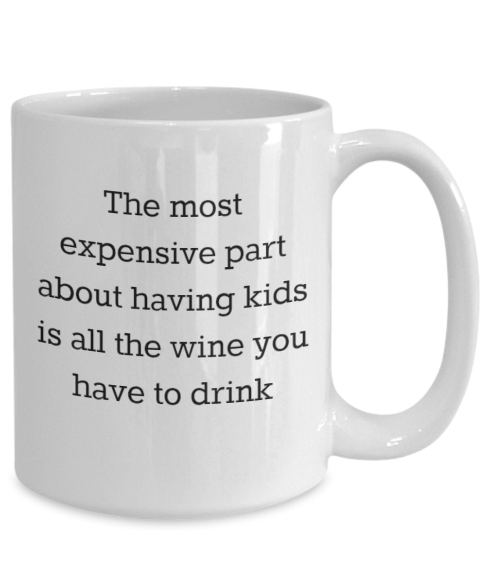 Lustige Tasse mit Aufschrift"The most expensive part about having kids is all the wine you have to drink"