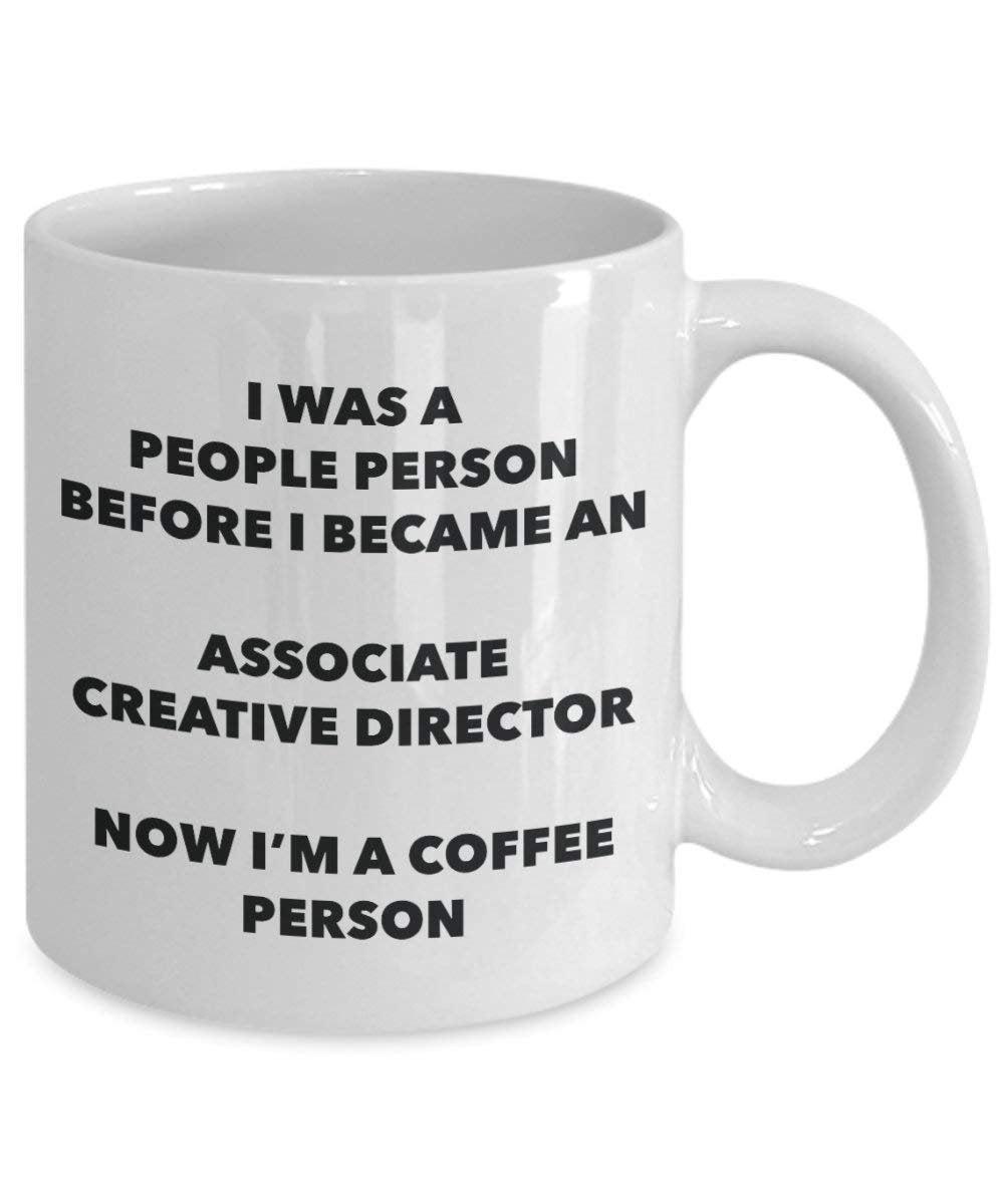 Associate Creative Director Kaffee Person Tasse – Funny Tee Kakao-Tasse – Geburtstag Weihnachten Kaffee Lover Cute Gag Geschenke Idee