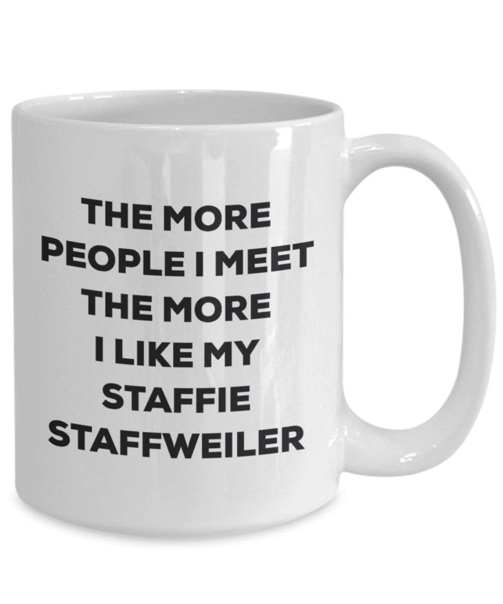 The More People I Meet the More I Like My staffweiler Tasse – Funny Coffee Cup – Weihnachten Hund Lover niedlichen Gag Geschenke Idee