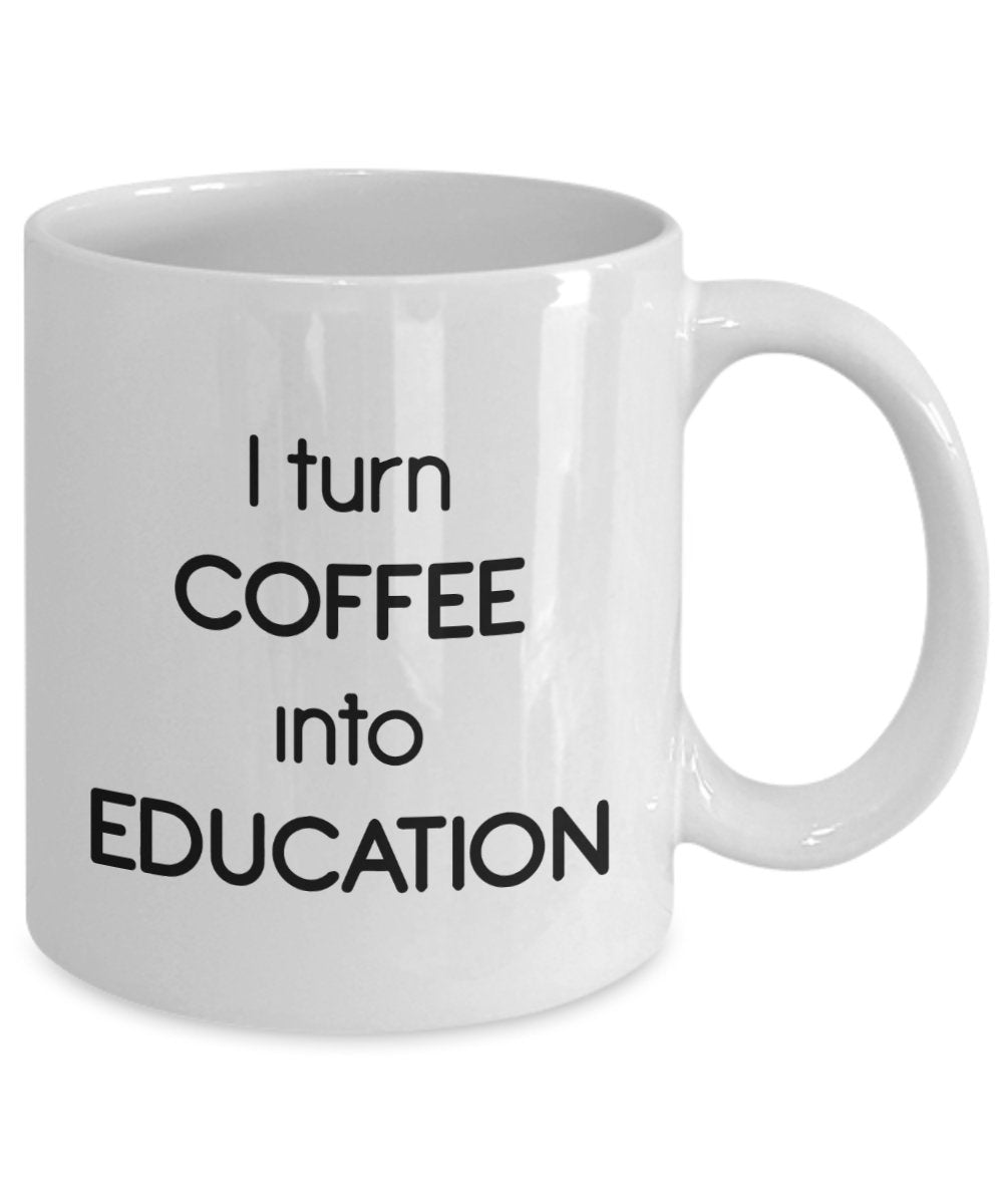 Tasse mit Aufschrift „I Turn Coffee into Education“, lustige Teetasse, Kaffeetasse – Neuheit Geburtstag Weihnachten Jahrestag Gag Geschenkidee