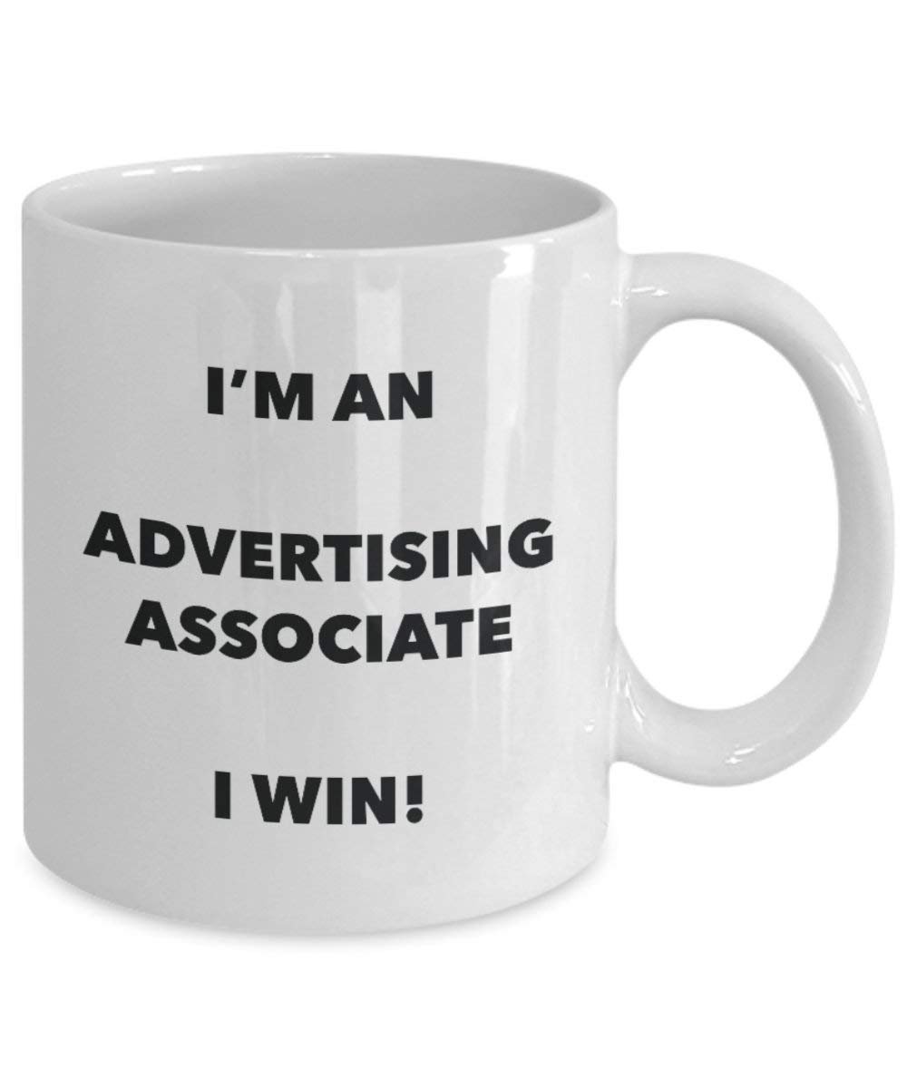 Werbung Associate Tasse – Ich bin ein Werbung Associate I Win. – Funny Kaffeetasse – Neuheit Geburtstag Weihnachten Gag Geschenke Idee 11oz weiß