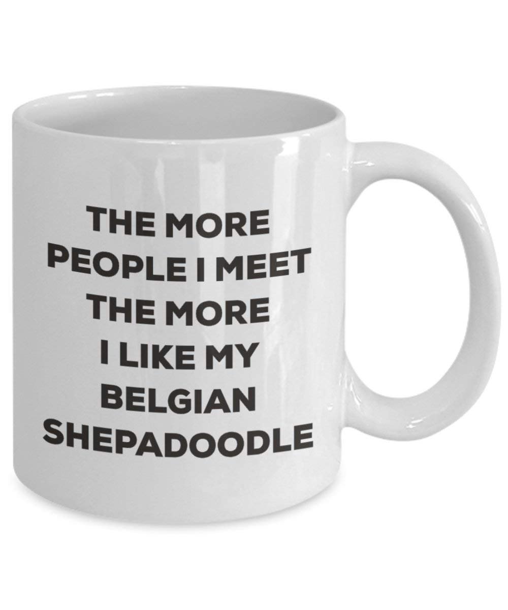 Le plus de personnes I Meet the More I Like My Belgian Shepadoodle Mug de Noël – Funny Tasse à café – amateur de chien mignon Gag Gifts Idée 11oz blanc