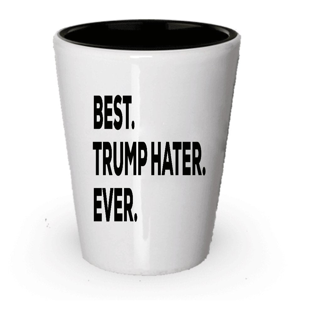 Trump Hater Geschenke – Best Trump Hater Ever Shot Glas – Donald saugt – preisgünstige unter 20 oder hinzufügen zu Geschenk Tüte Korb Box Set – Funny Cool Neuheit Idee (1)