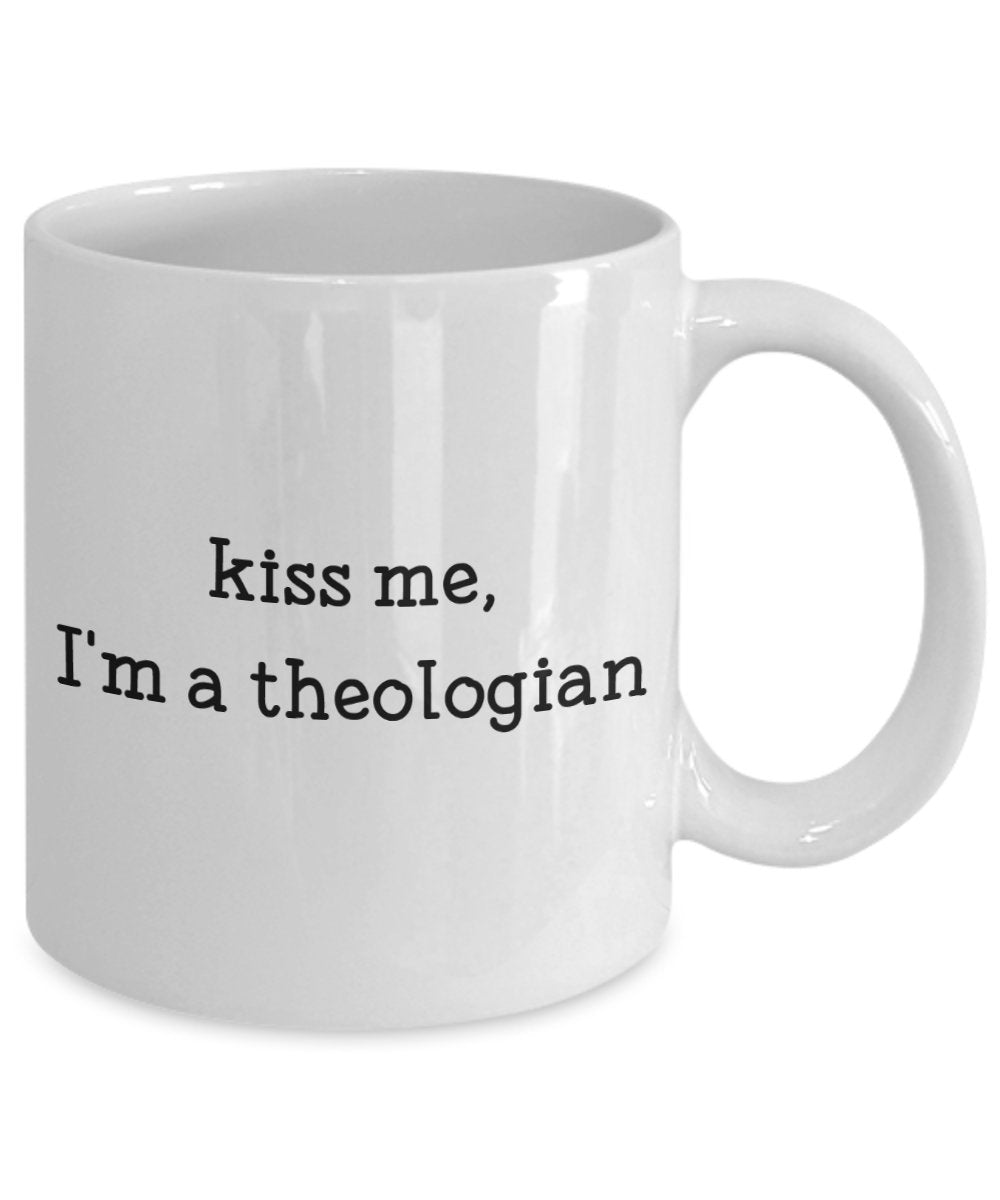 Kiss Me I am a Theologian Tasse – Lustige Teetasse für heiße Kakao – Neuheit Geburtstag Weihnachten Jahrestag Gag Geschenkidee