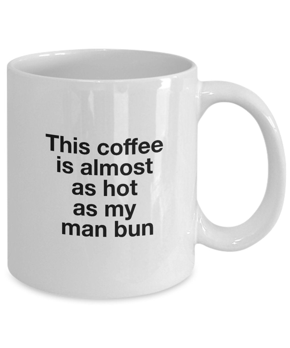 SpreadPassion Funny Keramik Tasse – Diese Kaffee ist nahezu As Hot As My Man Dutt-11 oz Kaffee Tasse – Einzigartige Geschenkidee