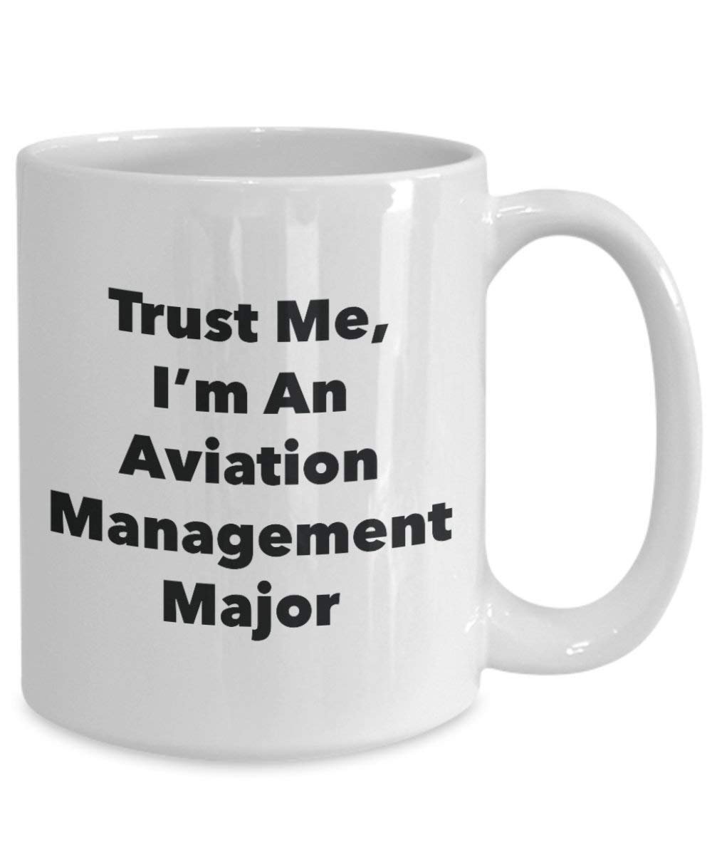 Trust Me, I'm An l'aviation Gestion des principaux Mug rigolo – Tasse à café – Cute Graduation Gag Gifts idées pour vos amis et Camarades de classe 11oz blanc