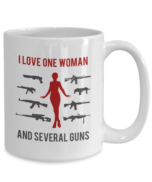 I love Eine Frau und mehreren Guns Tasse – Funny Tee Hot Cocoa Kaffeetasse – Neuheit Geburtstag Weihnachten Jahrestag Gag Geschenke Idee