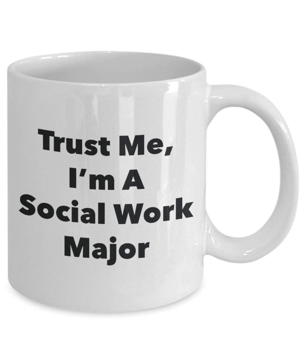 Trust Me, je suis un travail Social principaux Mug rigolo – Tasse à café – Cute Graduation Gag Gifts idées pour vos amis et Camarades de classe 15oz blanc