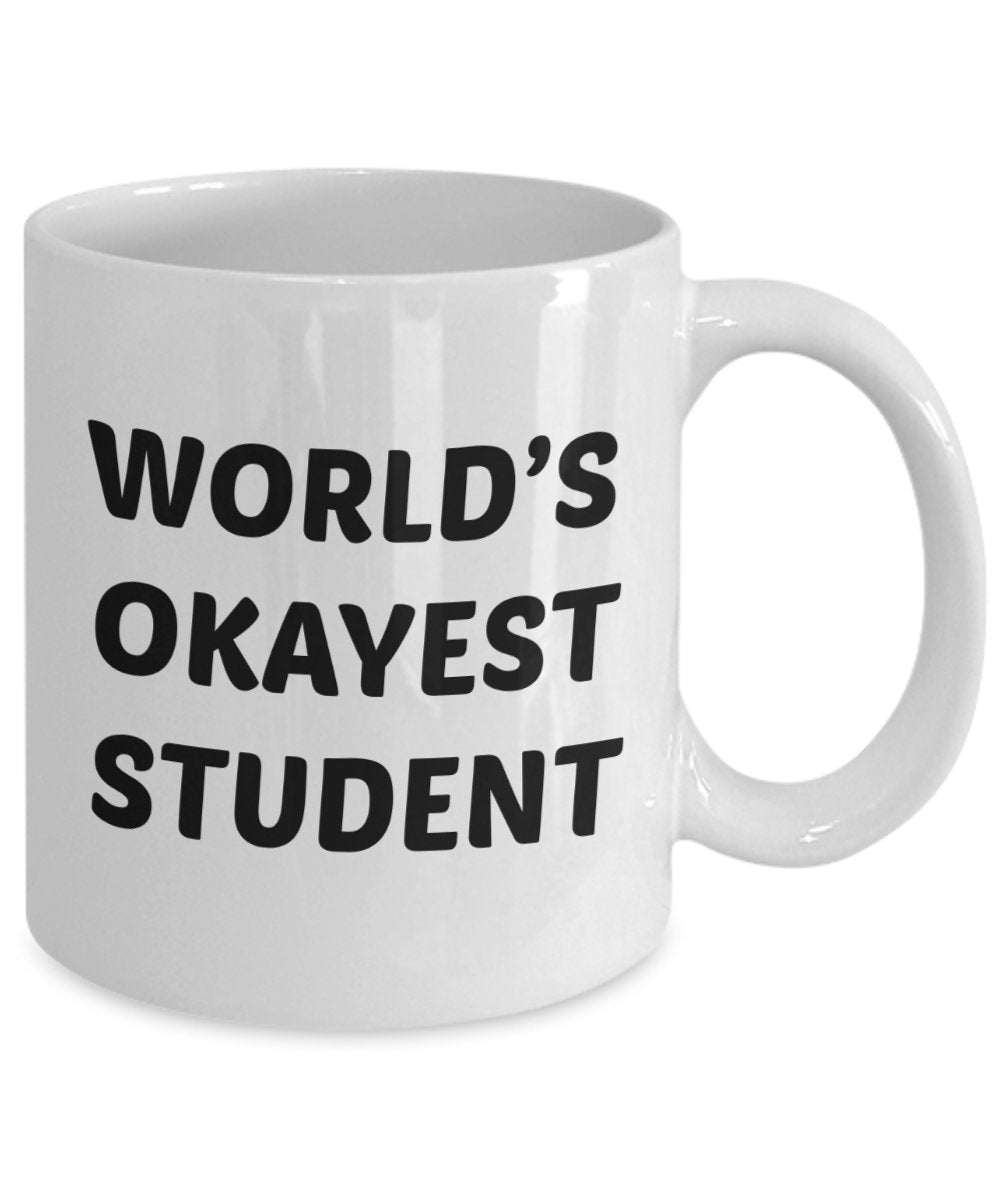 World 's Okayest Student Tasse – Funny Tee Hot Cocoa Kaffeetasse – Neuheit Geburtstag Weihnachten Jahrestag Gag Geschenke Idee