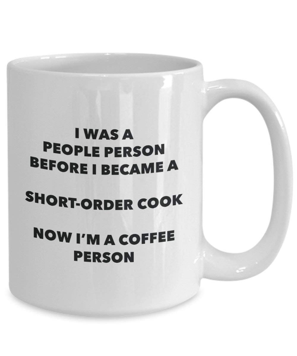 Kaffee kochen short-order, Person Tasse – Funny Tee Kakao-Tasse – Geburtstag Weihnachten Kaffee Lover Cute Gag Geschenke Idee 15oz weiß