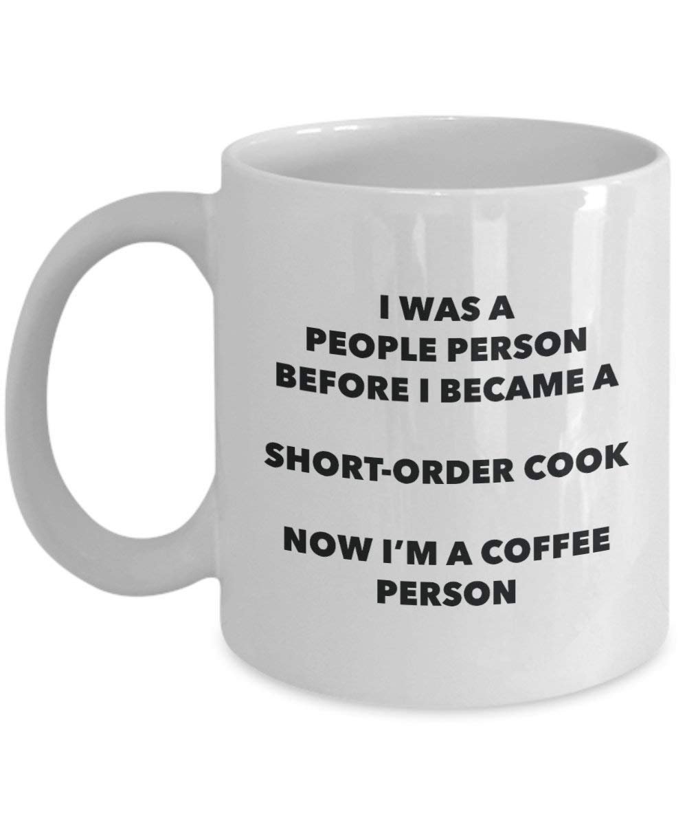 Kaffee kochen short-order, Person Tasse – Funny Tee Kakao-Tasse – Geburtstag Weihnachten Kaffee Lover Cute Gag Geschenke Idee 15oz weiß