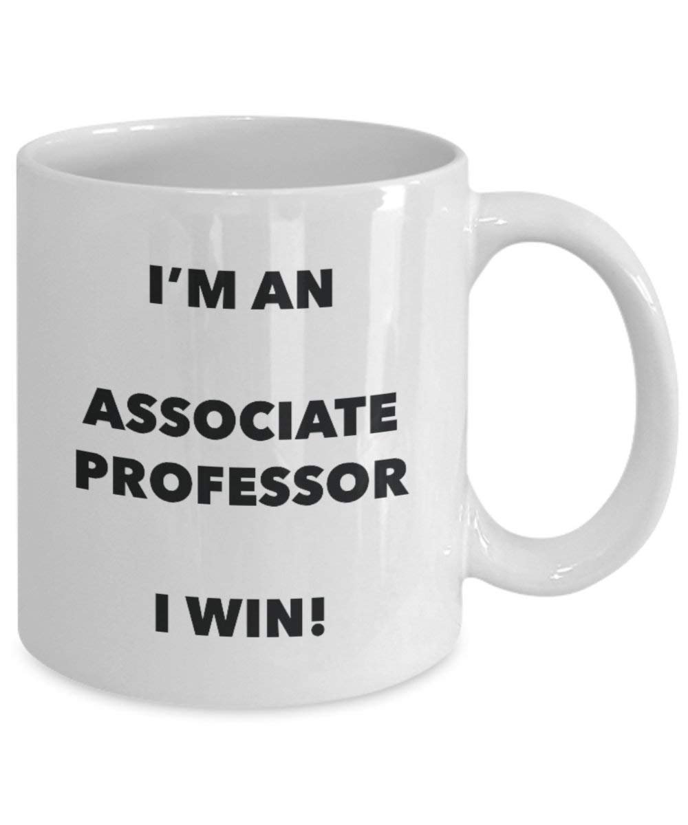 associate Professor mug – I' m An associate Professor i Win. – Funny Coffee Cup – novelty Birthday Christmas GAG regalo idea 11oz Infradito colorati estivi, con finte perline