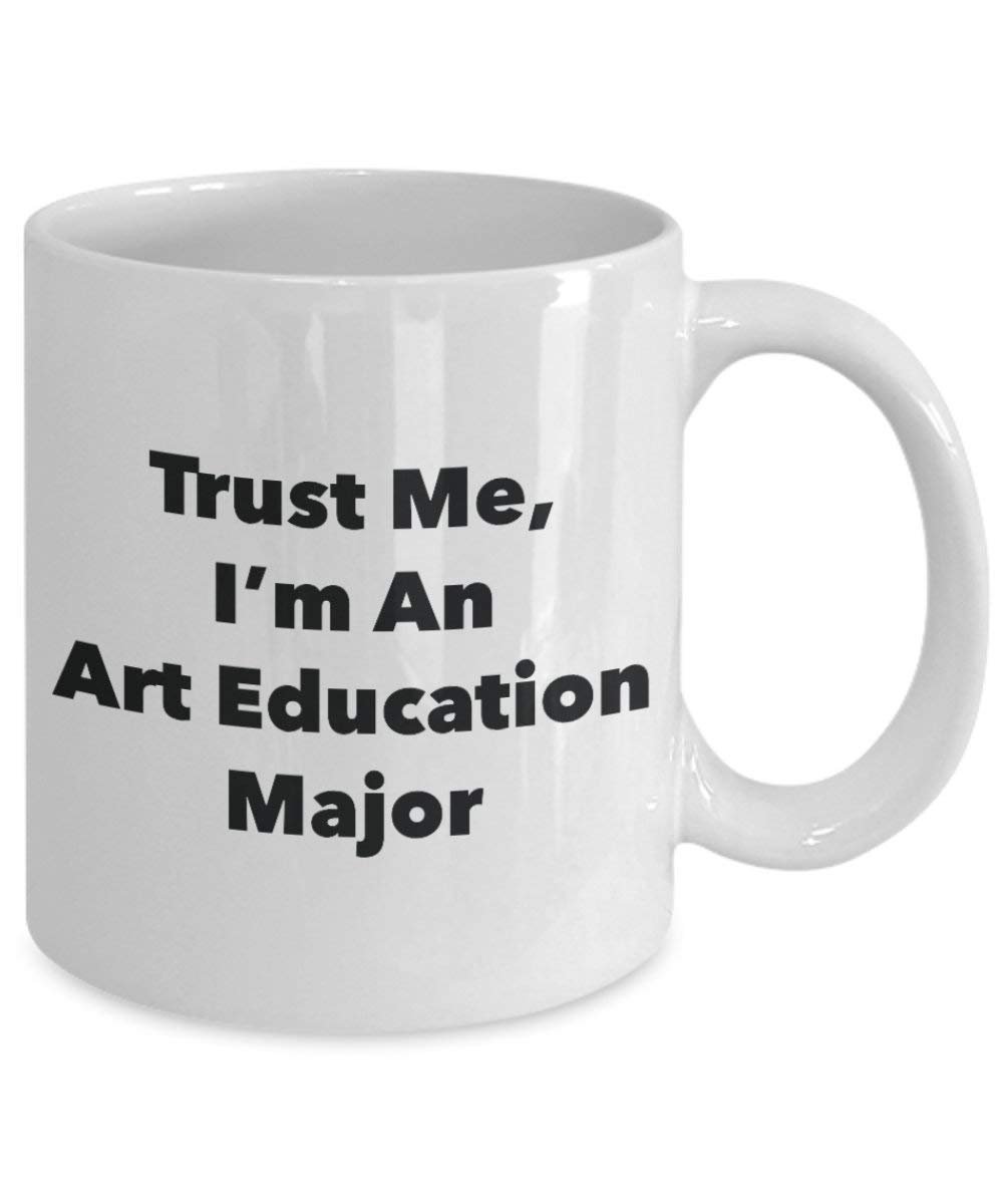 Trust Me, I 'm eine Kunst Bildung Major Becher – Lustige Kaffee Tasse – Cute Graduation Gag Geschenke Ideen für Freunde und Klassenkameraden 15oz weiß
