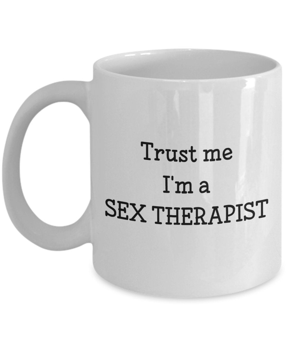 Lustige Teetasse mit Aufschrift"Trust Me I'm a Sex Therapist", Geschenkidee für Geburtstag, Weihnachten, Jahrestag, Gag
