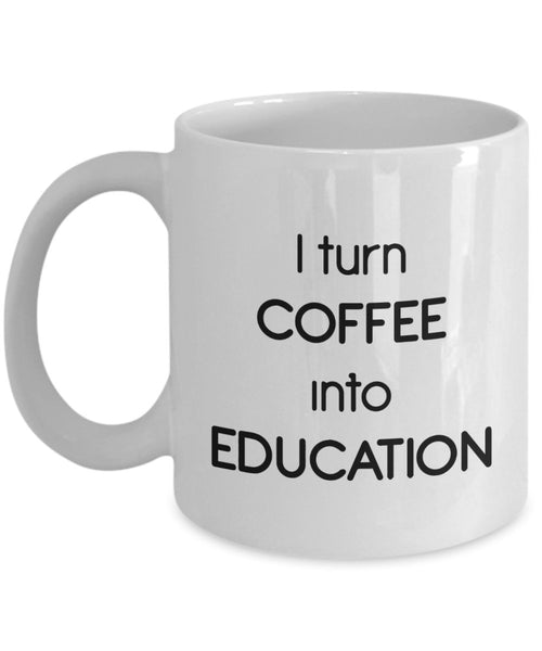 Tasse mit Aufschrift „I Turn Coffee into Education“, lustige Teetasse, Kaffeetasse – Neuheit Geburtstag Weihnachten Jahrestag Gag Geschenkidee