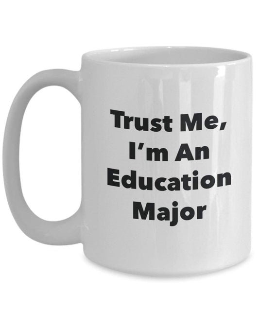 Trust Me, I 'm ein Bildung Major Becher – Lustige Kaffee Tasse – Cute Gag Geschenke Ideen für Freunde und Klassenkameraden 15oz weiß