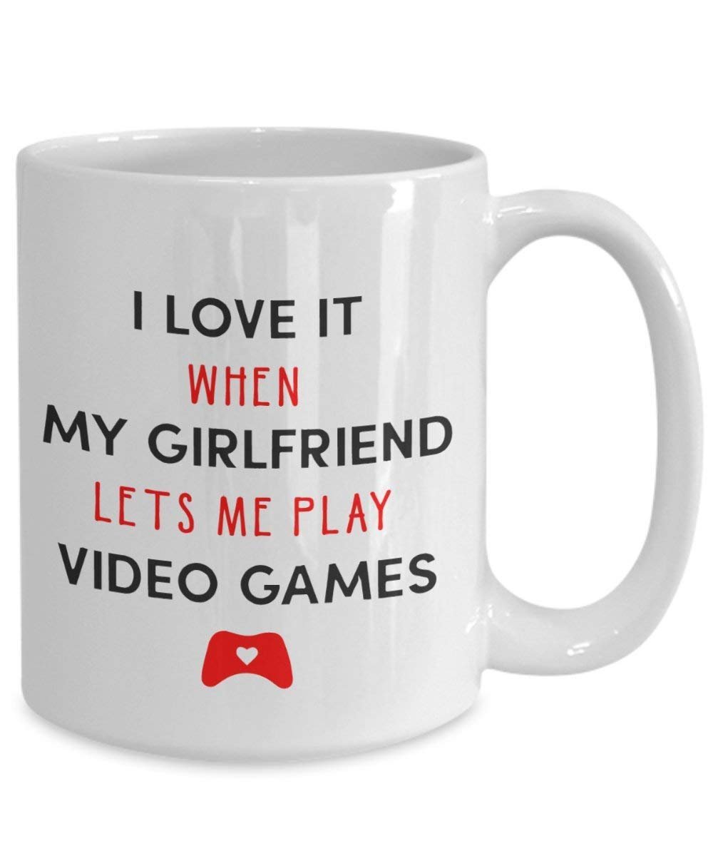 Ich Liebe es, wenn Meine Freundin Let Me Play Video Games Tasse – Funny Tee Hot Cocoa Kaffeetasse – Neuheit Geburtstag Weihnachten Jahrestag Gag Geschenke Idee