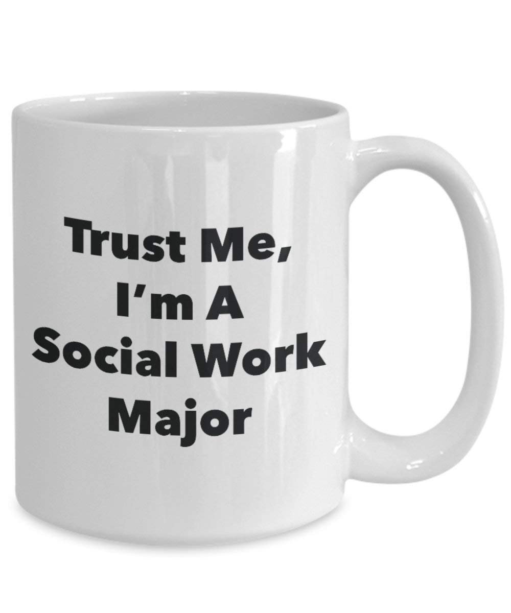Trust Me, je suis un travail Social principaux Mug rigolo – Tasse à café – Cute Graduation Gag Gifts idées pour vos amis et Camarades de classe 15oz blanc