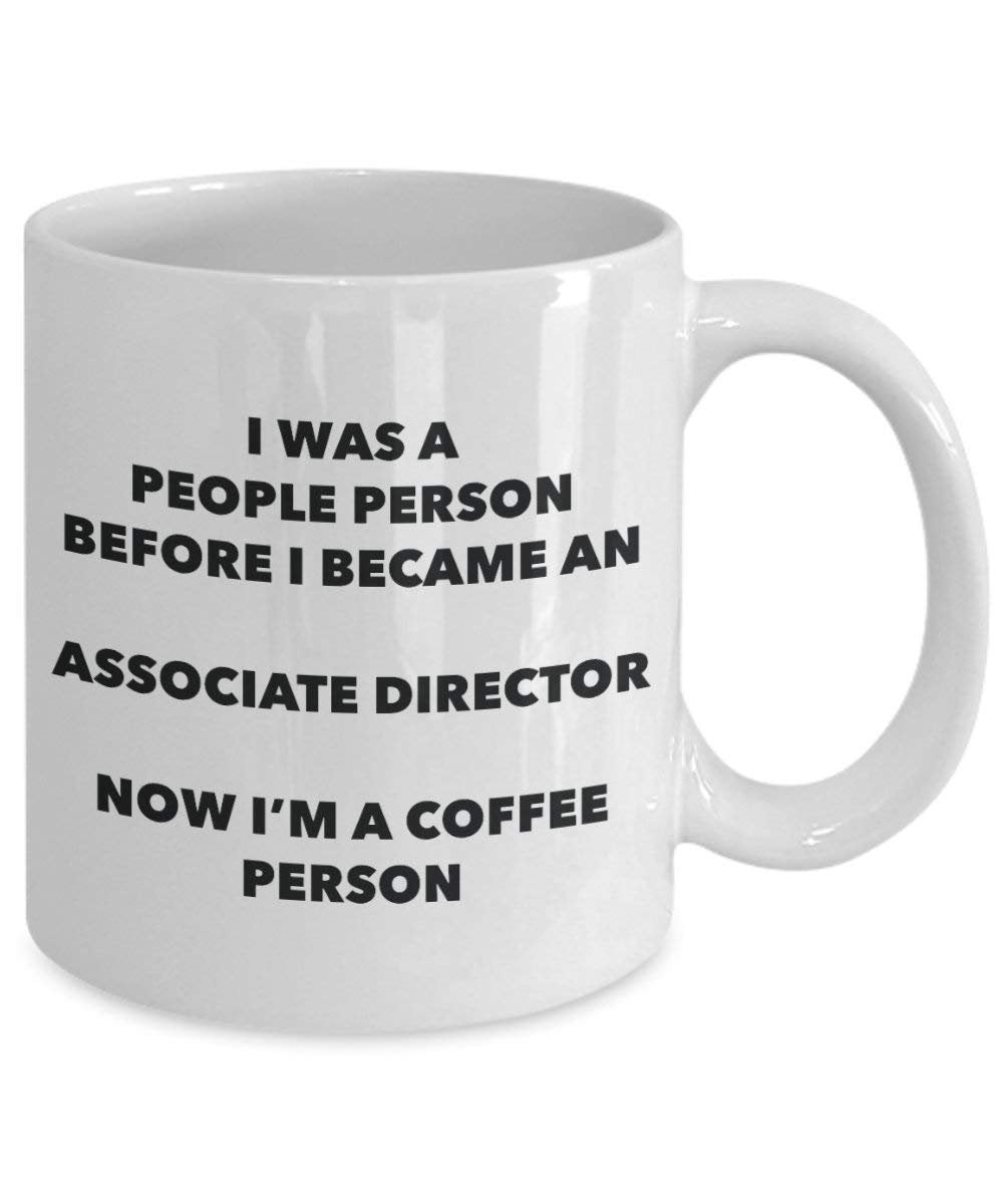 Associate Regisseur Kaffee Person Tasse – Funny Tee Kakao-Tasse – Geburtstag Weihnachten Kaffee Lover Cute Gag Geschenke Idee