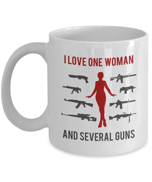 I love Eine Frau und mehreren Guns Tasse – Funny Tee Hot Cocoa Kaffeetasse – Neuheit Geburtstag Weihnachten Jahrestag Gag Geschenke Idee