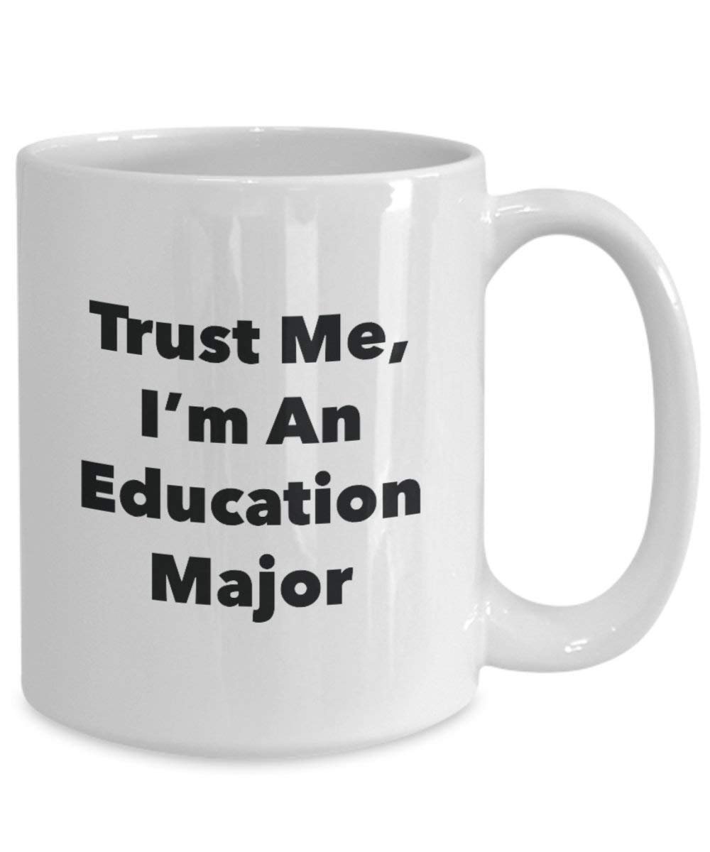 Trust Me, I 'm ein Bildung Major Becher – Lustige Kaffee Tasse – Cute Gag Geschenke Ideen für Freunde und Klassenkameraden 15oz weiß