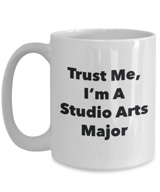 Trust Me, I 'm A Studio Arts Major Becher – Lustige Kaffee Tasse – Cute Graduation Gag Geschenke Ideen für Freunde und Klassenkameraden
