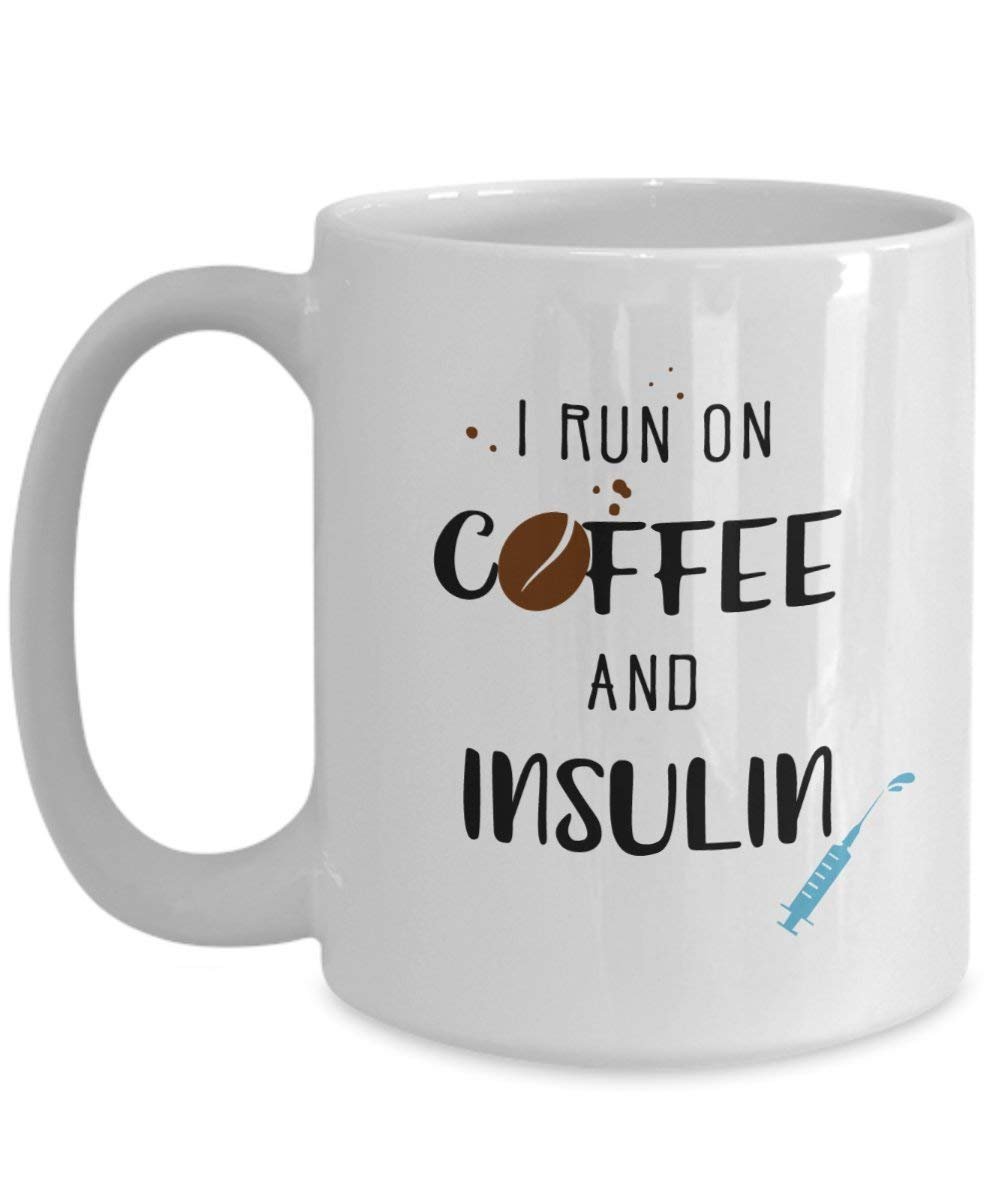I Run auf Kaffee und Insulin Tasse – Funny Tee Hot Cocoa Kaffeetasse – Neuheit Geburtstag Weihnachten Jahrestag Gag Geschenke Idee