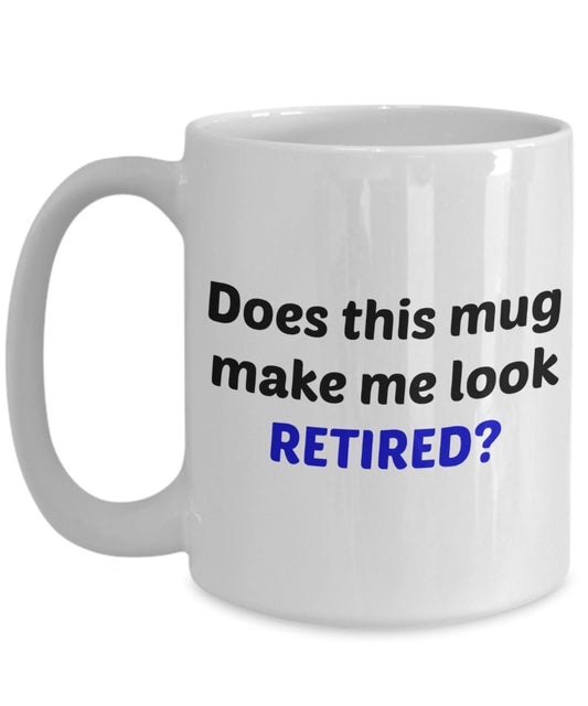 Does This Mug Make Me Look Retired Tasse – lustiges Geschenk zum Ruhestand – Tee heiße Kakao Kaffeetasse – Neuheit Geburtstag Weihnachten Jahrestag Gag Geschenkidee