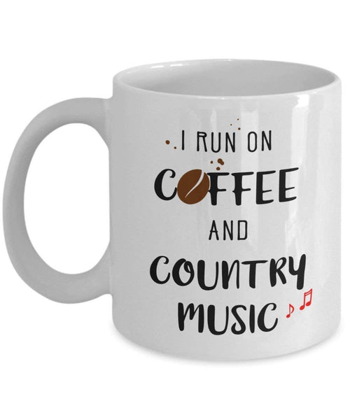 Läuft auf Kaffee und Country Music Tasse – Funny Tee Hot Cocoa Kaffeetasse – Neuheit Geburtstag Weihnachten Jahrestag Gag Geschenke Idee