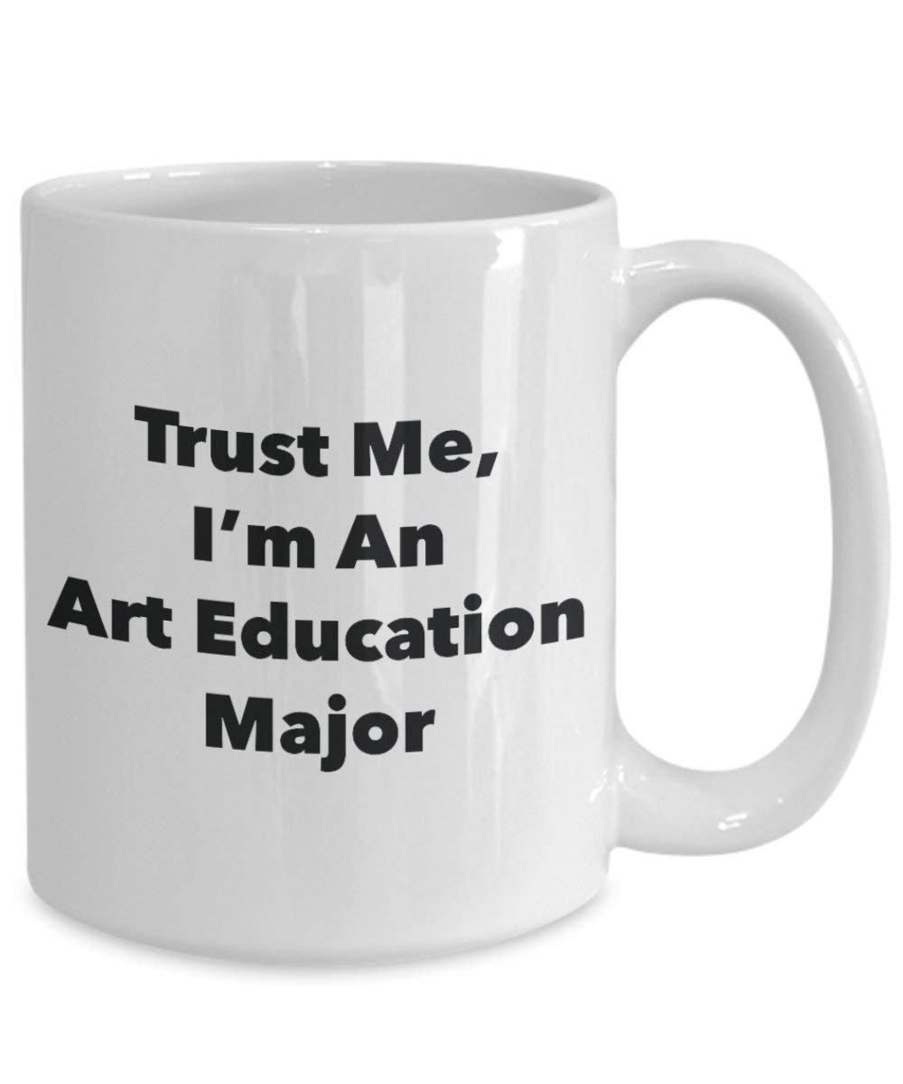 Trust Me, I 'm eine Kunst Bildung Major Becher – Lustige Kaffee Tasse – Cute Graduation Gag Geschenke Ideen für Freunde und Klassenkameraden 15oz weiß