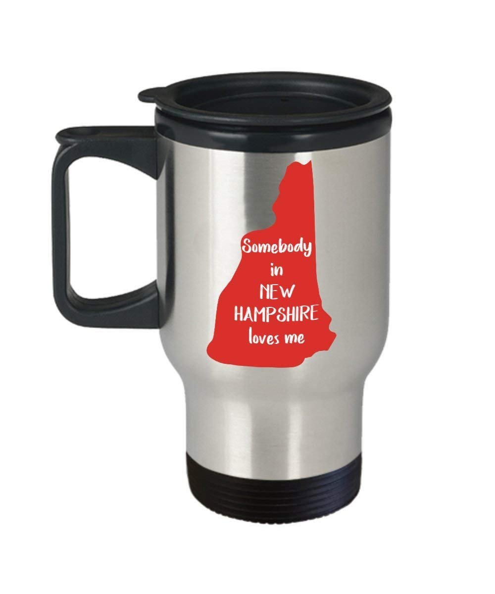 New Hampshire tazza da viaggio – Somebody in New Hampshire Loves Me divertente Tea Hot Cocoa isolato tumbler – Novità compleanno Natale anniversario GAG GIF