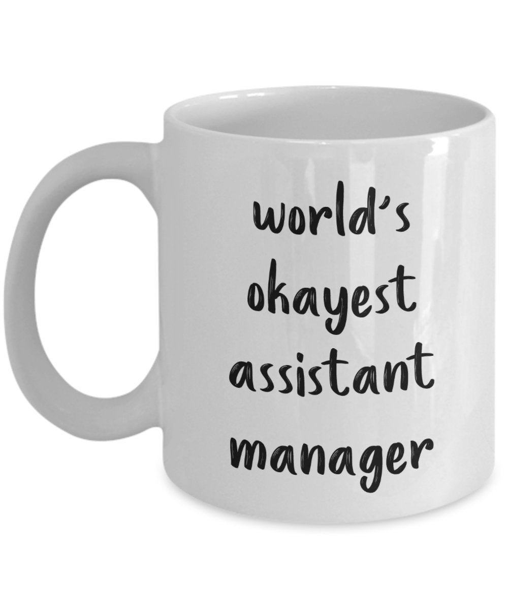 Tasse mit englischer Aufschrift"World's Okayest Assistent", lustige Teetasse, Kaffeetasse – Neuheit Geburtstag Weihnachten Jahrestag Gag Geschenkidee