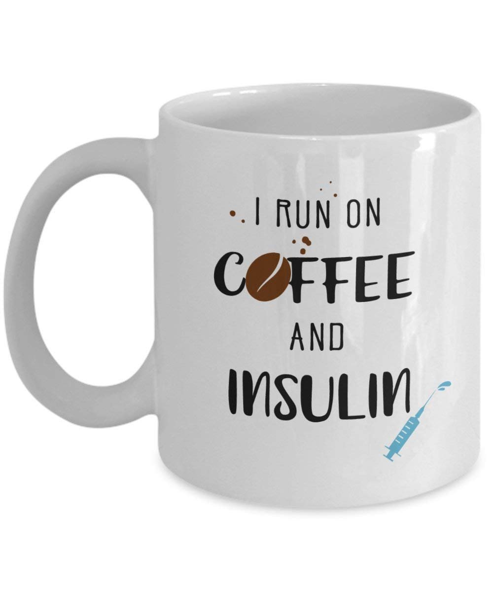 I Run auf Kaffee und Insulin Tasse – Funny Tee Hot Cocoa Kaffeetasse – Neuheit Geburtstag Weihnachten Jahrestag Gag Geschenke Idee