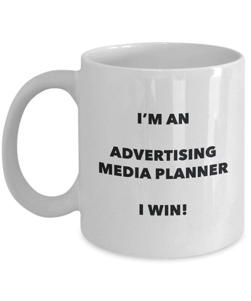 Werbung Media Planer Tasse – Ich bin ein Werbung Media Planer I Win. – Funny Kaffeetasse – Neuheit Geburtstag Weihnachten Gag Geschenke Idee 11oz weiß