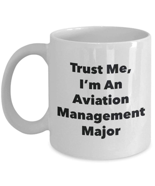 Trust Me, I'm An l'aviation Gestion des principaux Mug rigolo – Tasse à café – Cute Graduation Gag Gifts idées pour vos amis et Camarades de classe 11oz blanc