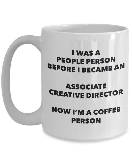 Associate Creative Director Kaffee Person Tasse – Funny Tee Kakao-Tasse – Geburtstag Weihnachten Kaffee Lover Cute Gag Geschenke Idee