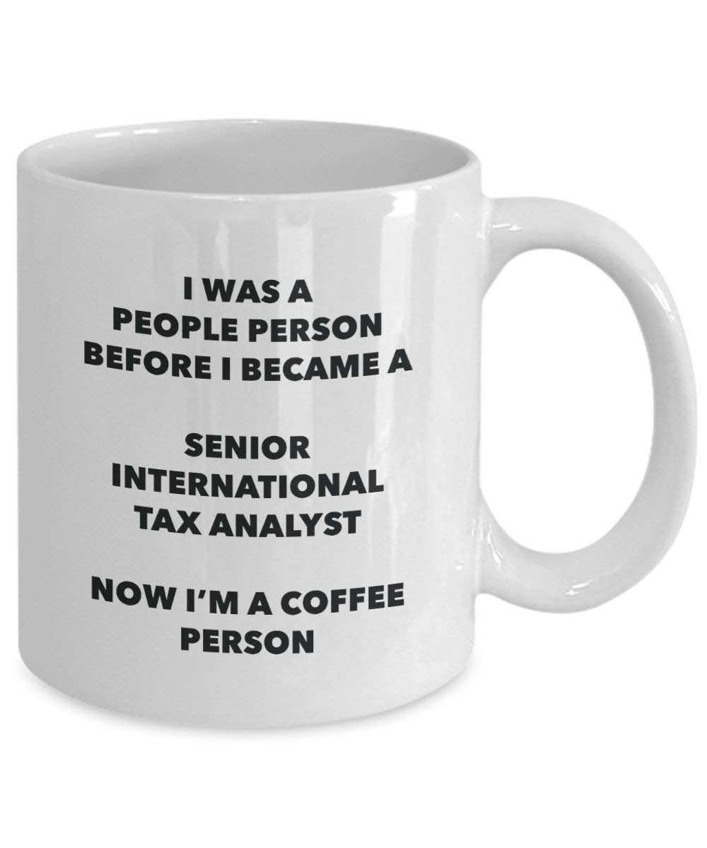 Senior International Tax Analyst Kaffee Person Tasse – Funny Tee Kakao-Tasse – Geburtstag Weihnachten Kaffee Lover Cute Gag Geschenke Idee